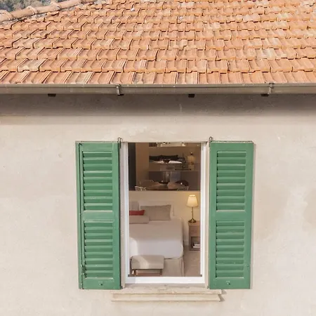 Boutique Overlooking The * Mezzegra