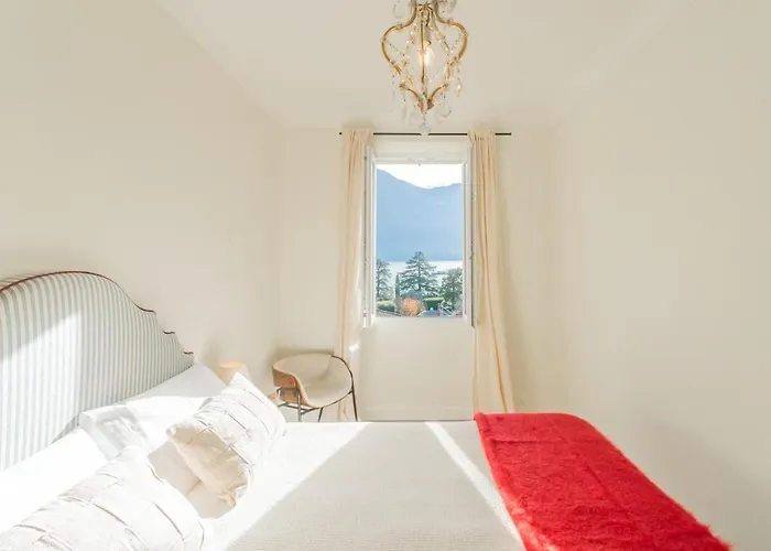 Boutique Overlooking The Daire Mezzegra
